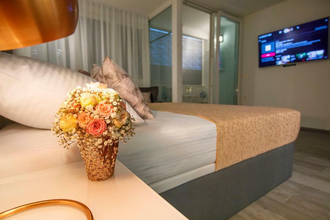 Rose Gold Rooms & Studio With Balcony Split Extérieur photo