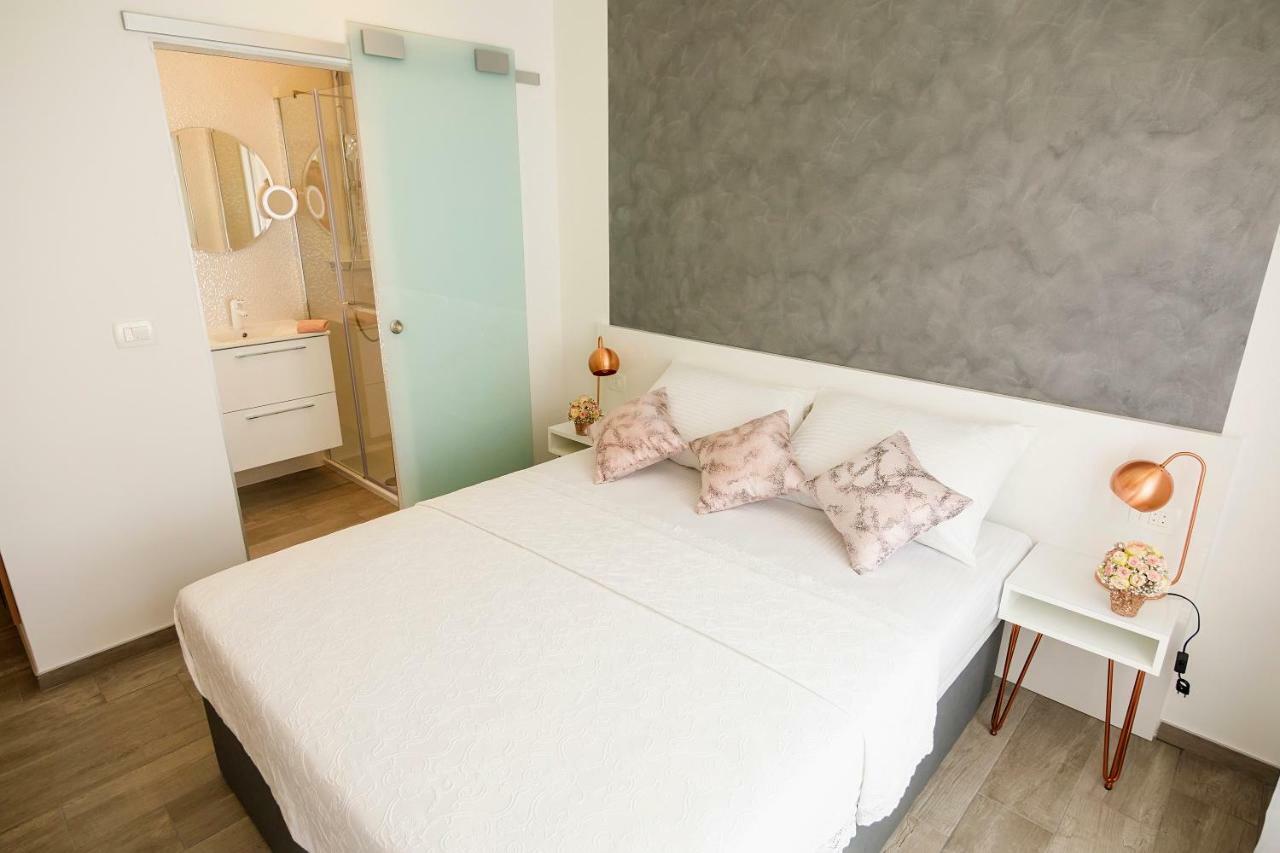 Rose Gold Rooms & Studio With Balcony Split Extérieur photo