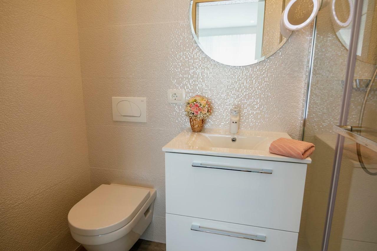 Rose Gold Rooms & Studio With Balcony Split Extérieur photo