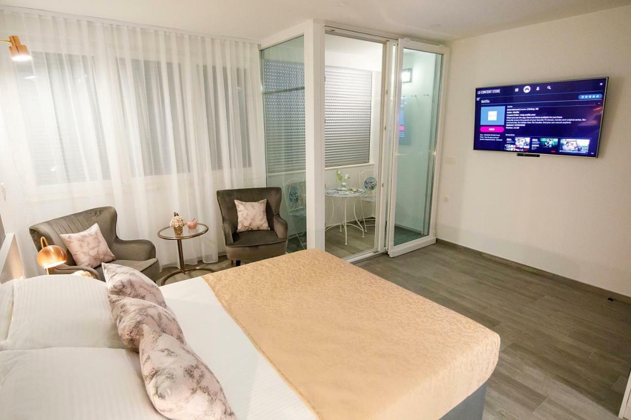 Rose Gold Rooms & Studio With Balcony Split Extérieur photo