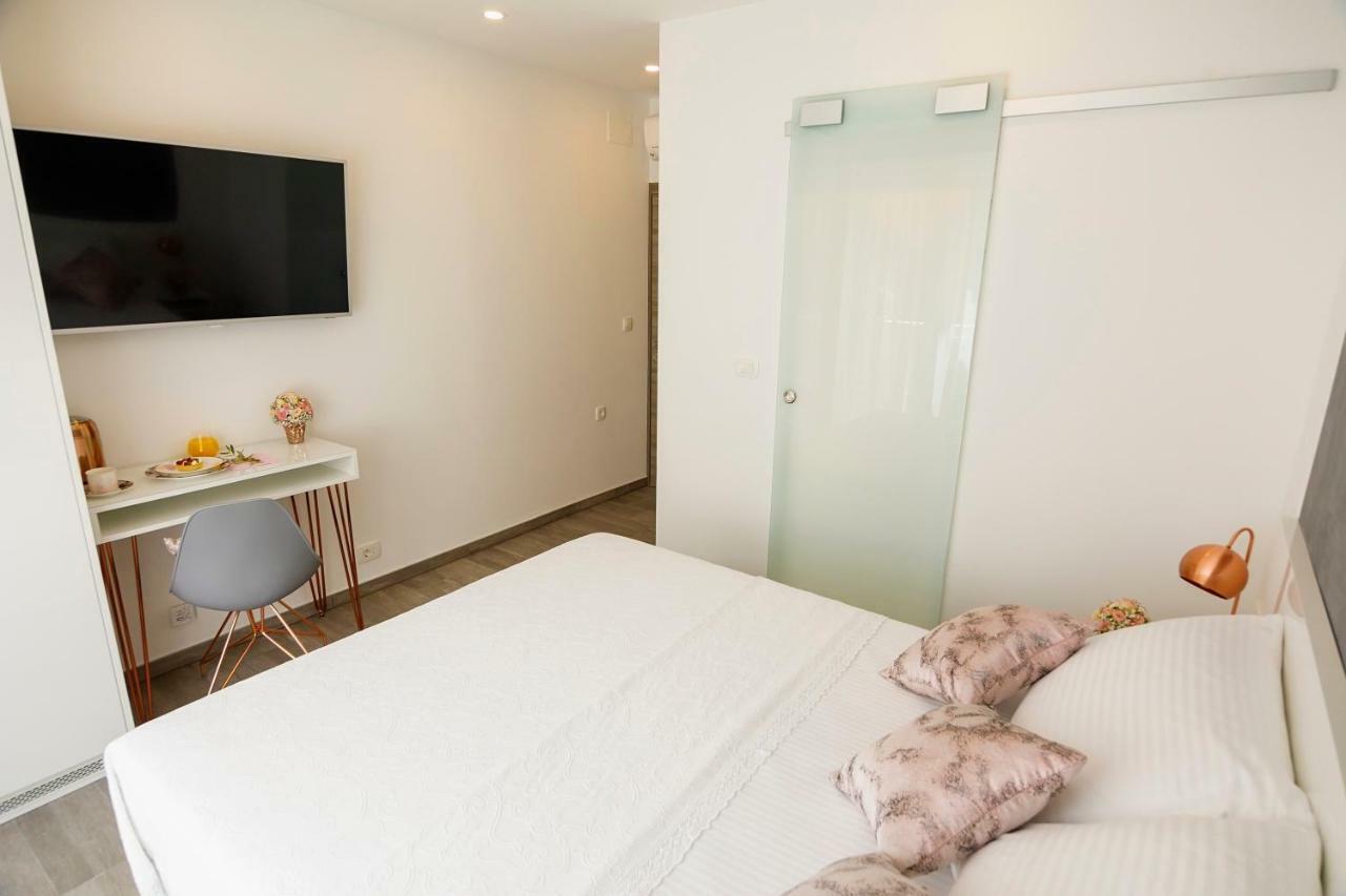 Rose Gold Rooms & Studio With Balcony Split Extérieur photo