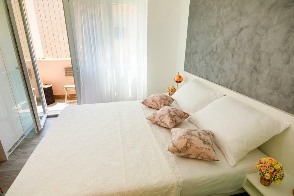 Rose Gold Rooms & Studio With Balcony Split Extérieur photo