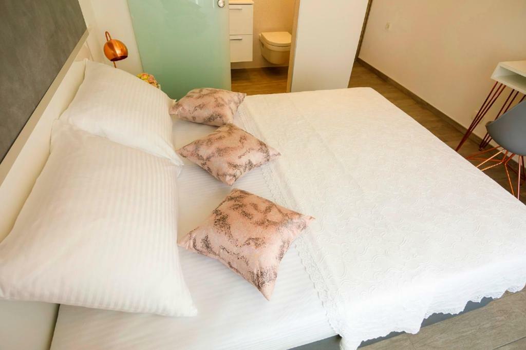 Rose Gold Rooms & Studio With Balcony Split Extérieur photo